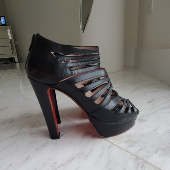 genuine leather black heels. - Picture 2 of 8